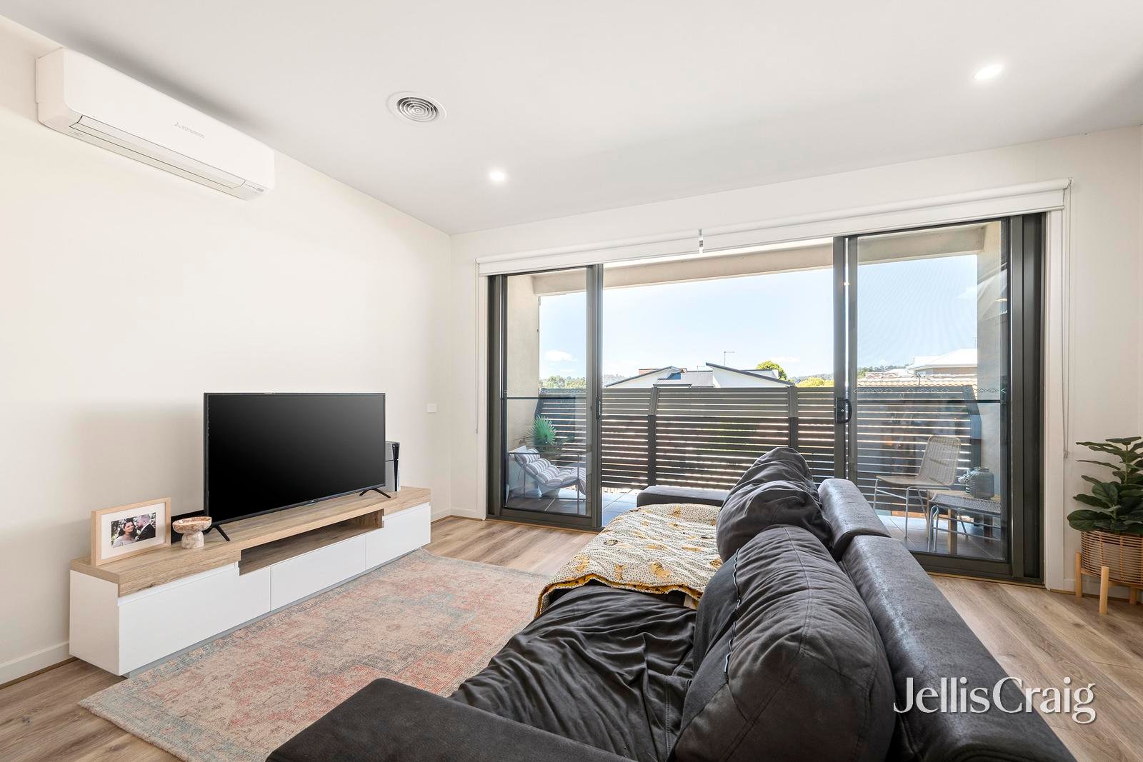 10/17 McComb Street, Lilydale image 5