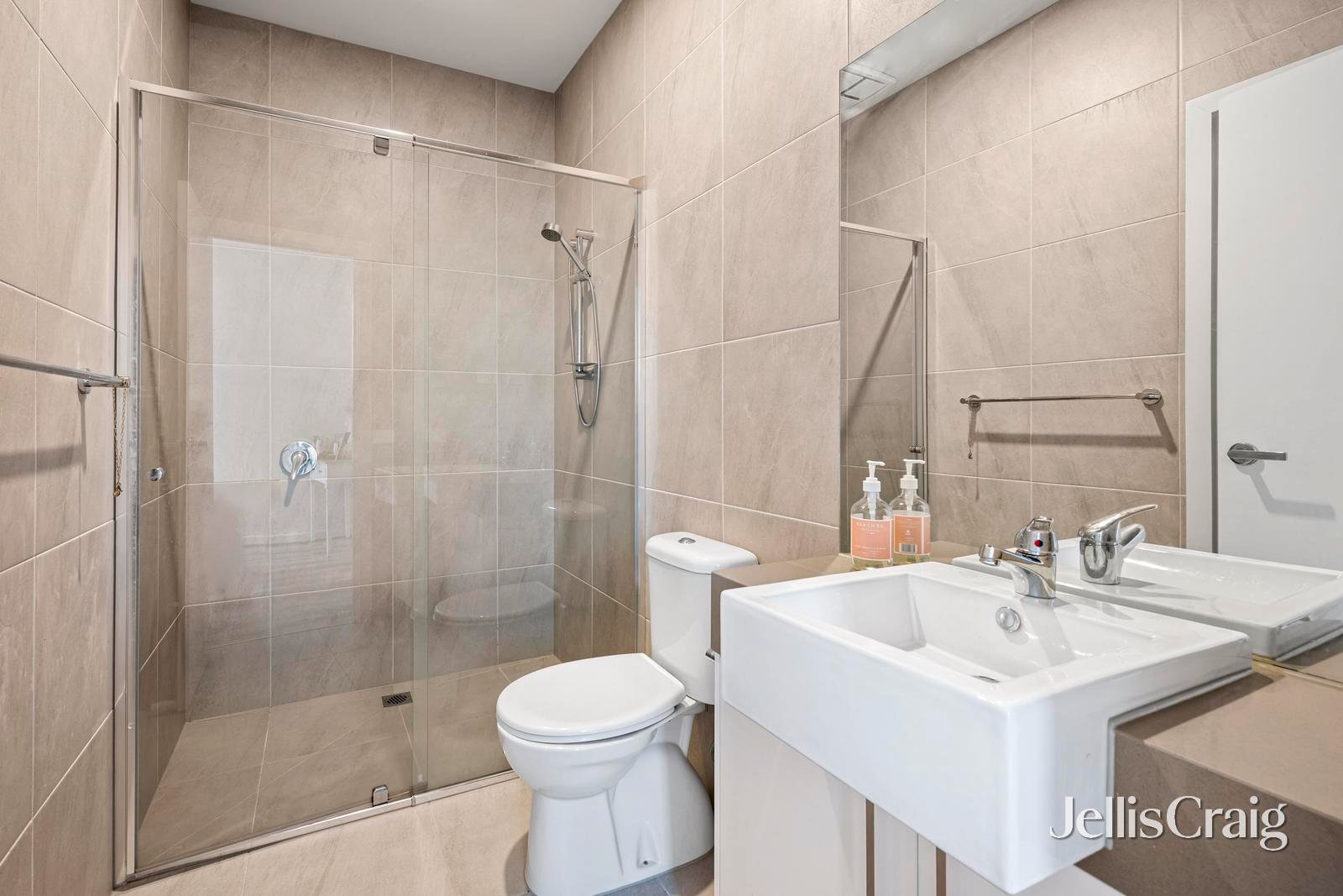 10/17 McComb Street, Lilydale image 8