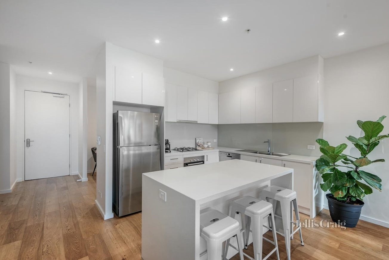 10/187 Reynolds Road, Doncaster East image 1