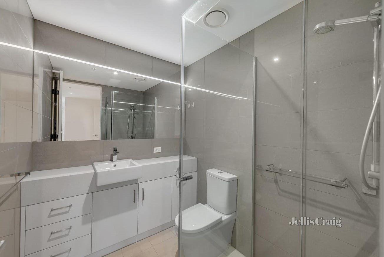 10/187 Reynolds Road, Doncaster East image 5