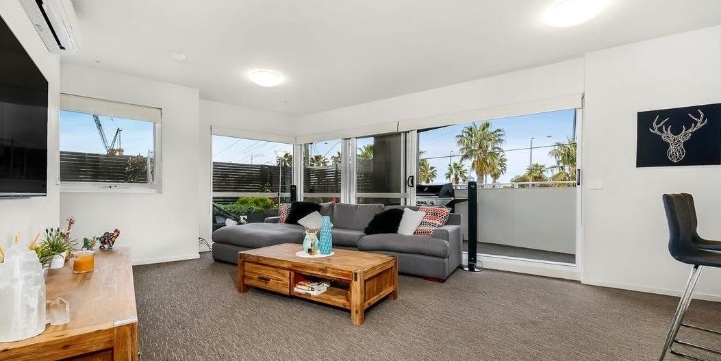 101/95 Warrigal Road, Hughesdale image 2