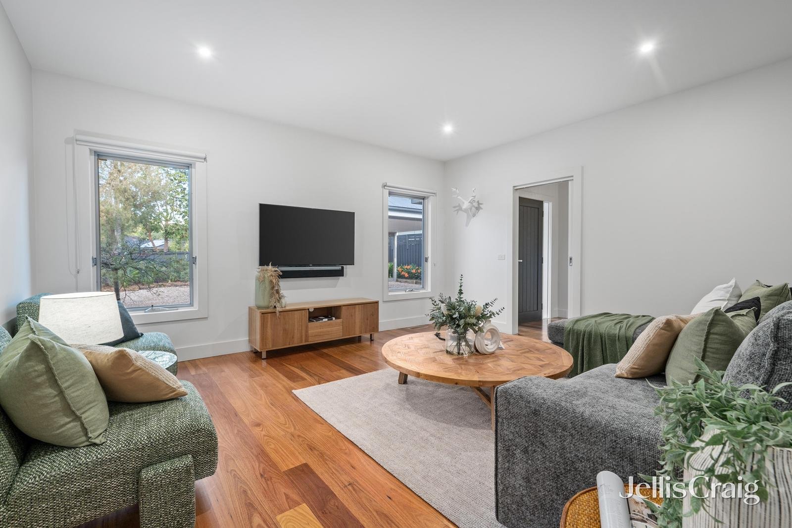 102 Blackburn Road, Blackburn image 2