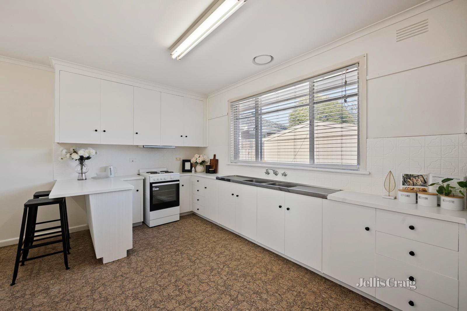 102 Blackburn Road, Doncaster East image 6