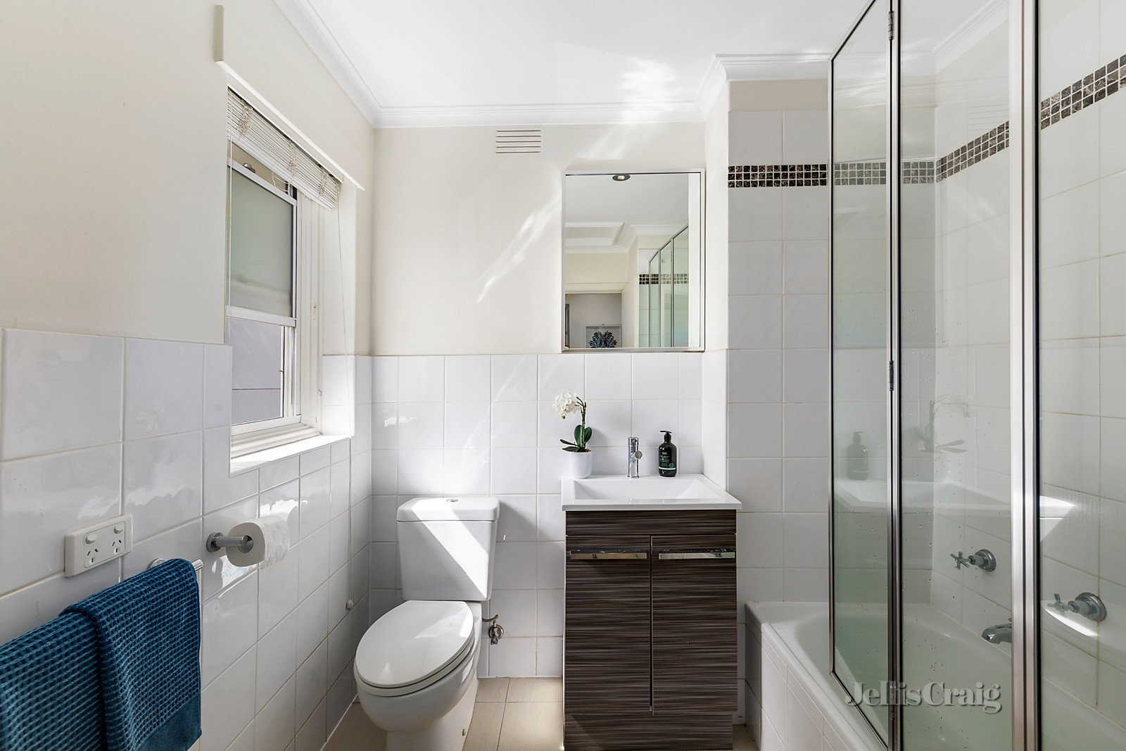 10/2 Douglas Street, Toorak image 6