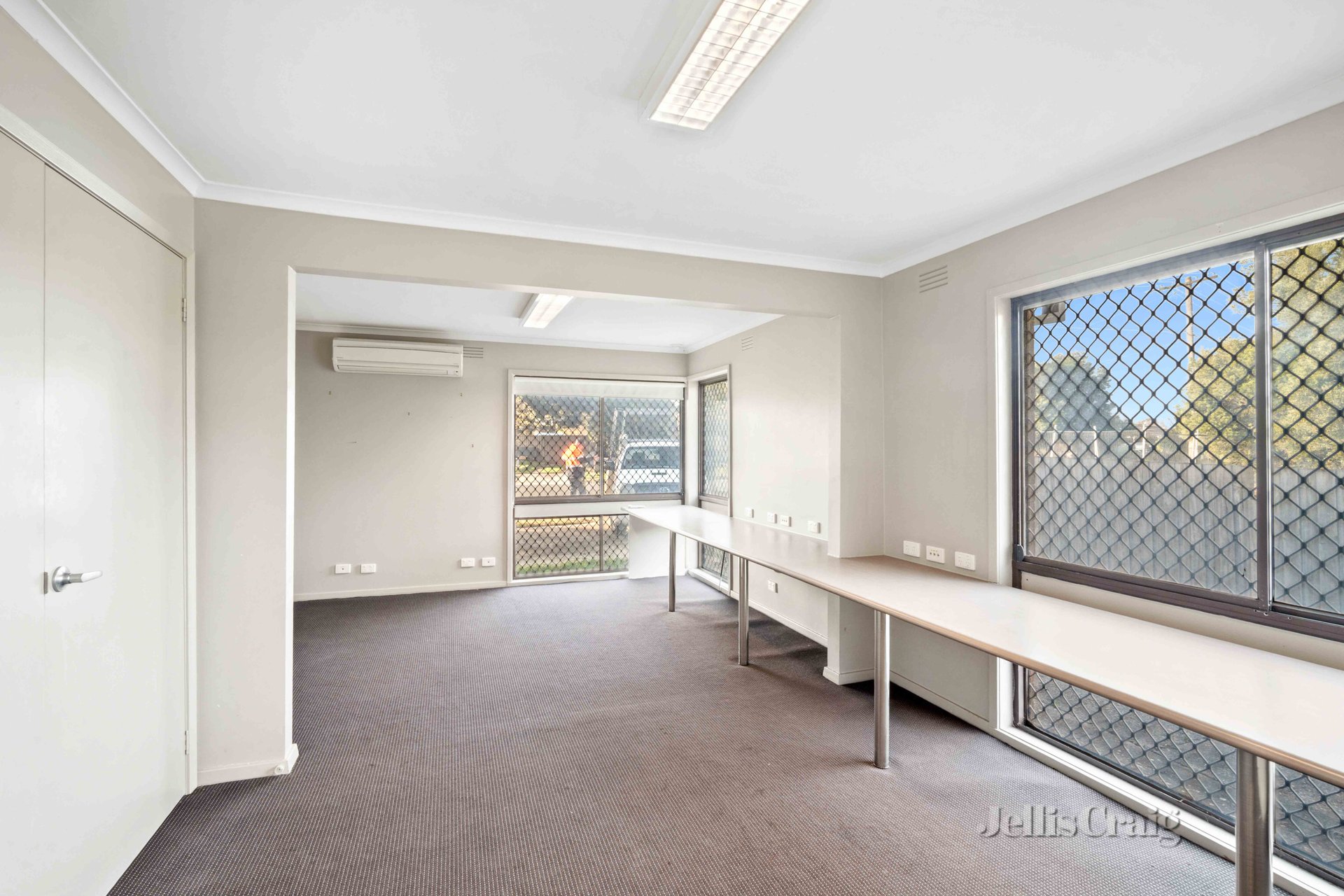 102 Leawarra Crescent, Delacombe image 2