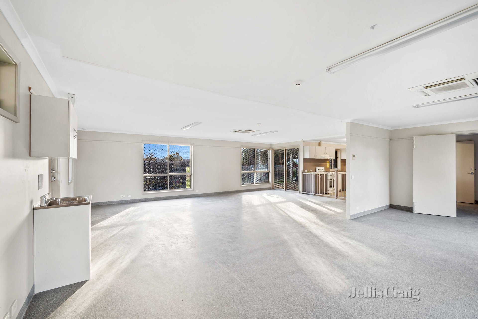 102 Leawarra Crescent, Delacombe image 4