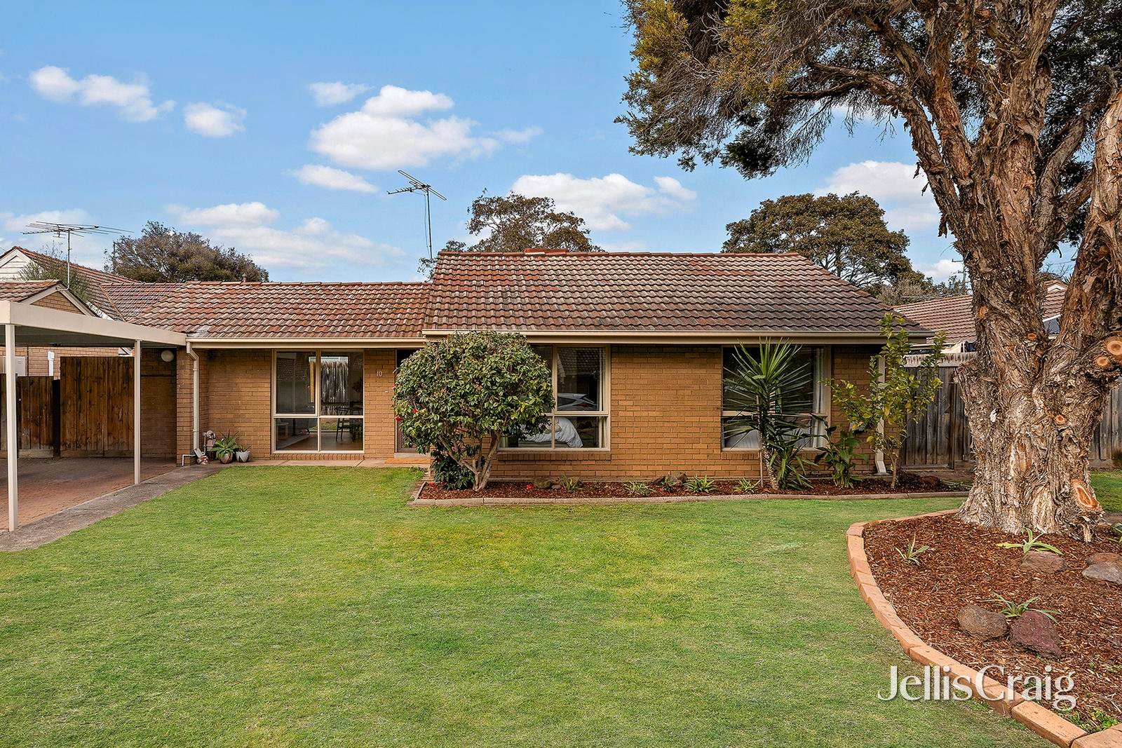 10/2 Mascoma Street, Strathmore image 1