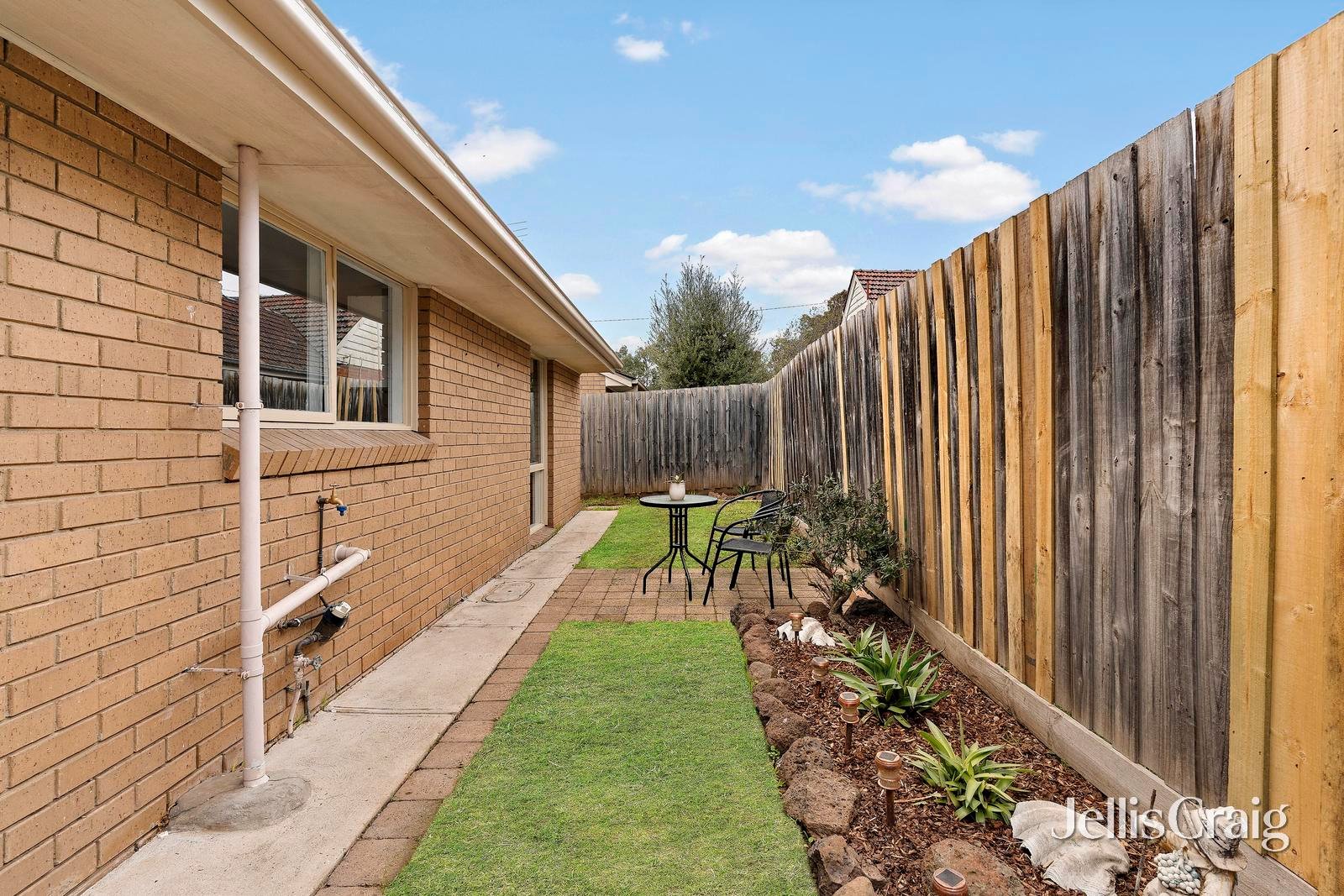 10/2 Mascoma Street, Strathmore image 7