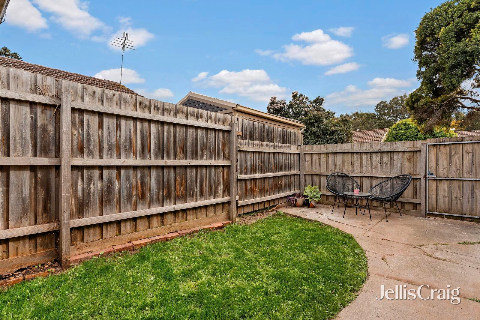 10/2 Mascoma Street, Strathmore image 8