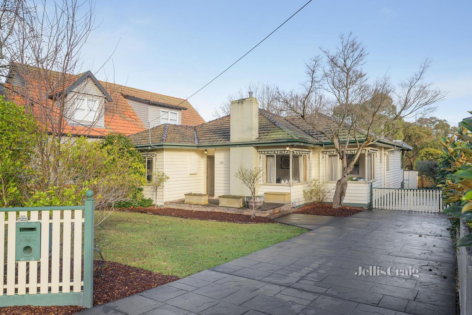102 Orchard Grove, Blackburn South image 1