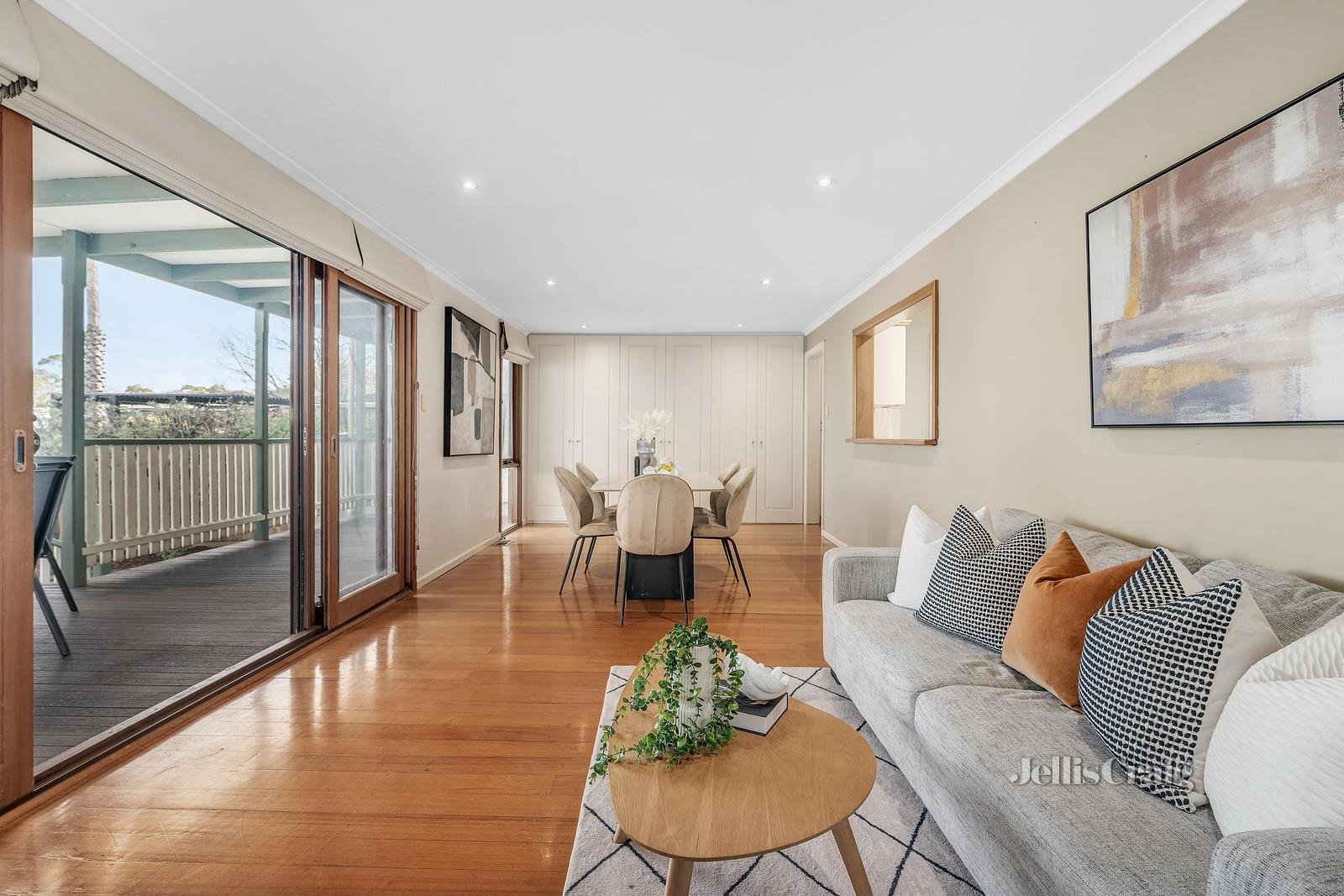 102 Orchard Grove, Blackburn South image 3