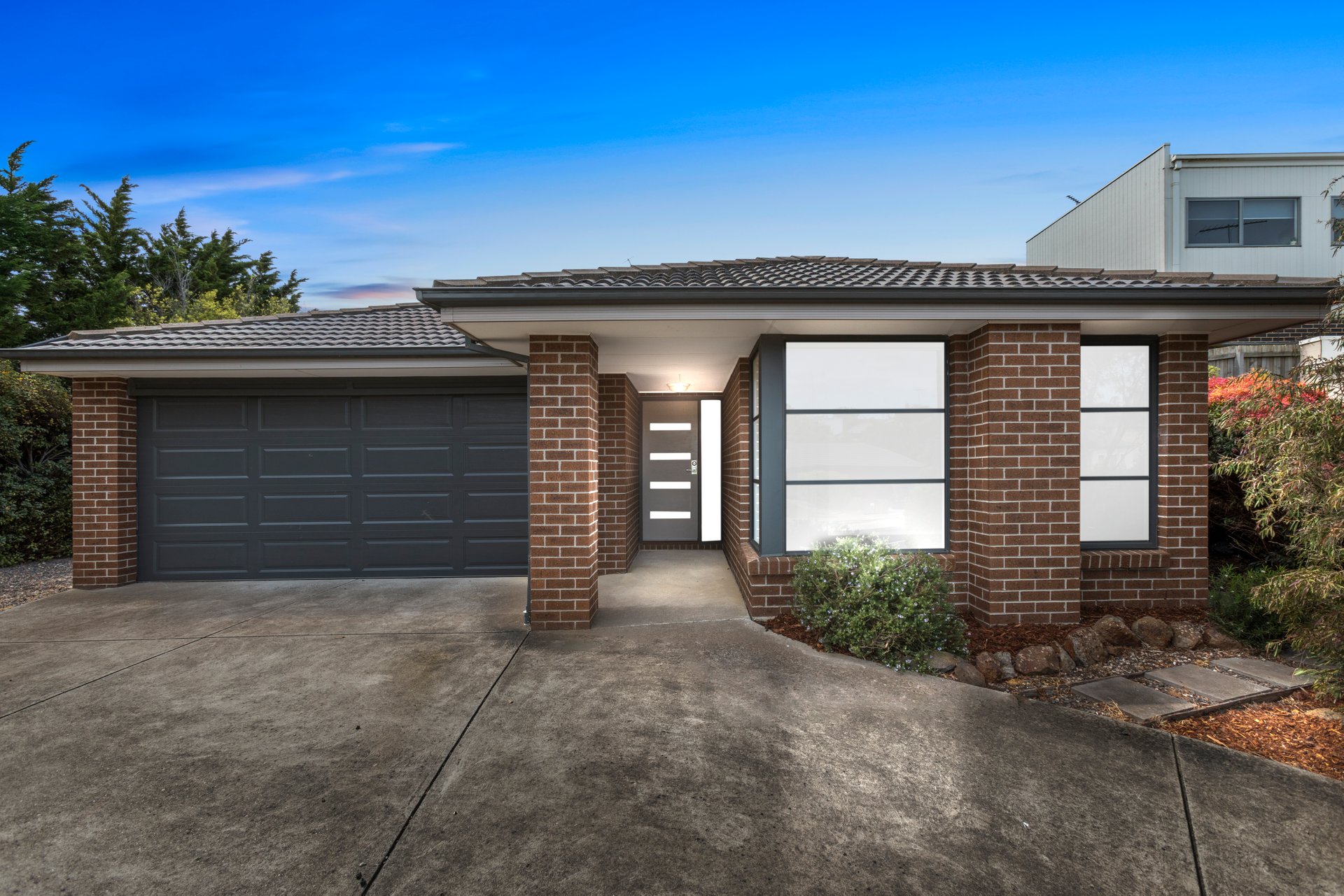 102 Province Boulevard, Highton image 1