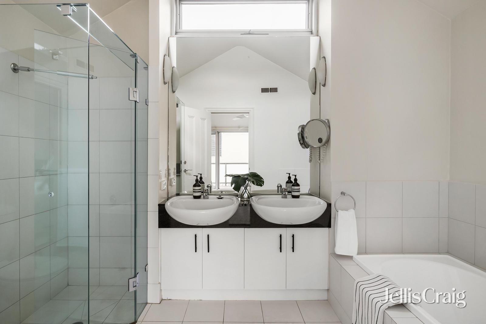 102 Rowena Parade, Richmond image 11