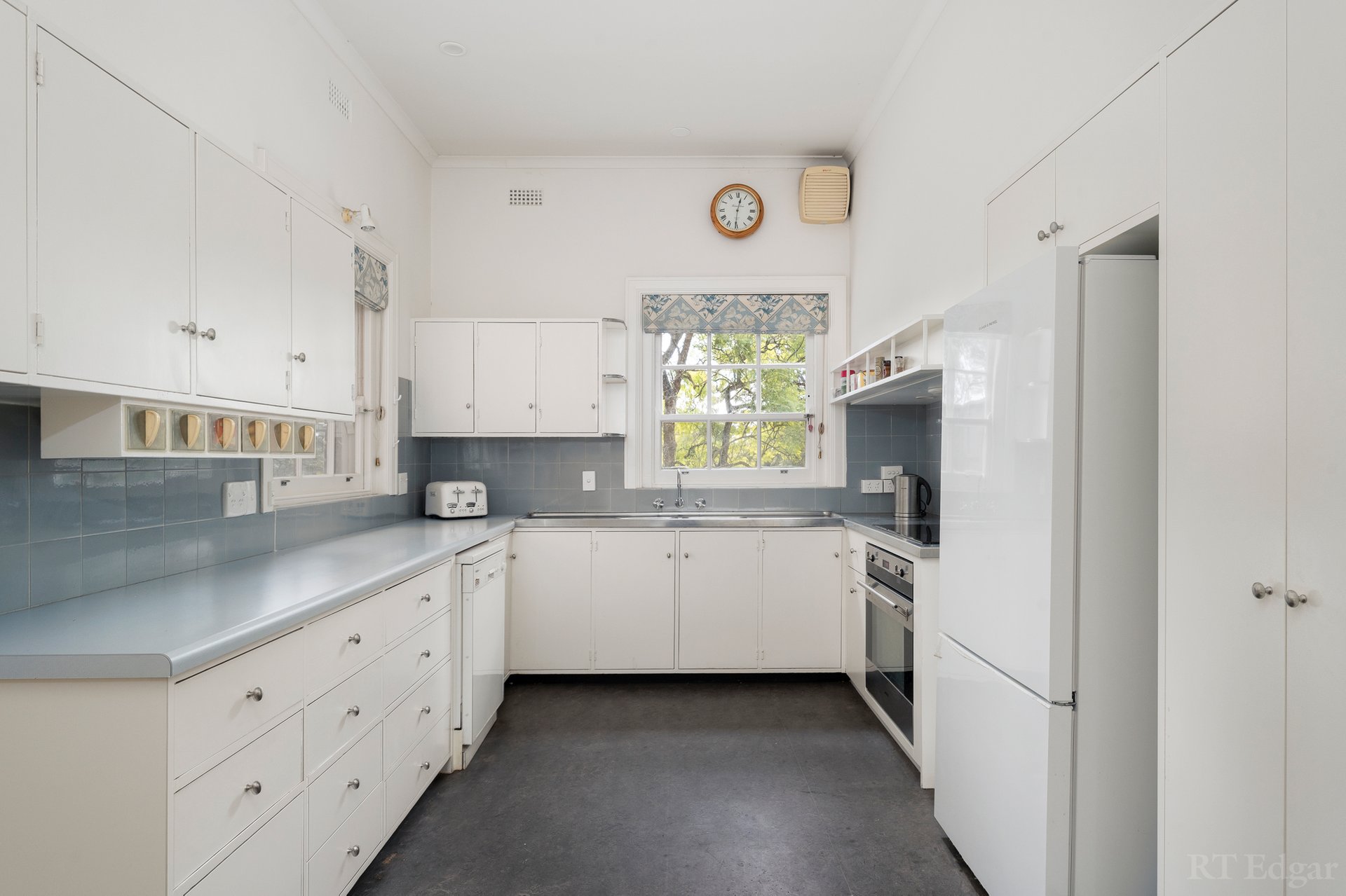 Property Gallery Thumbnail 6