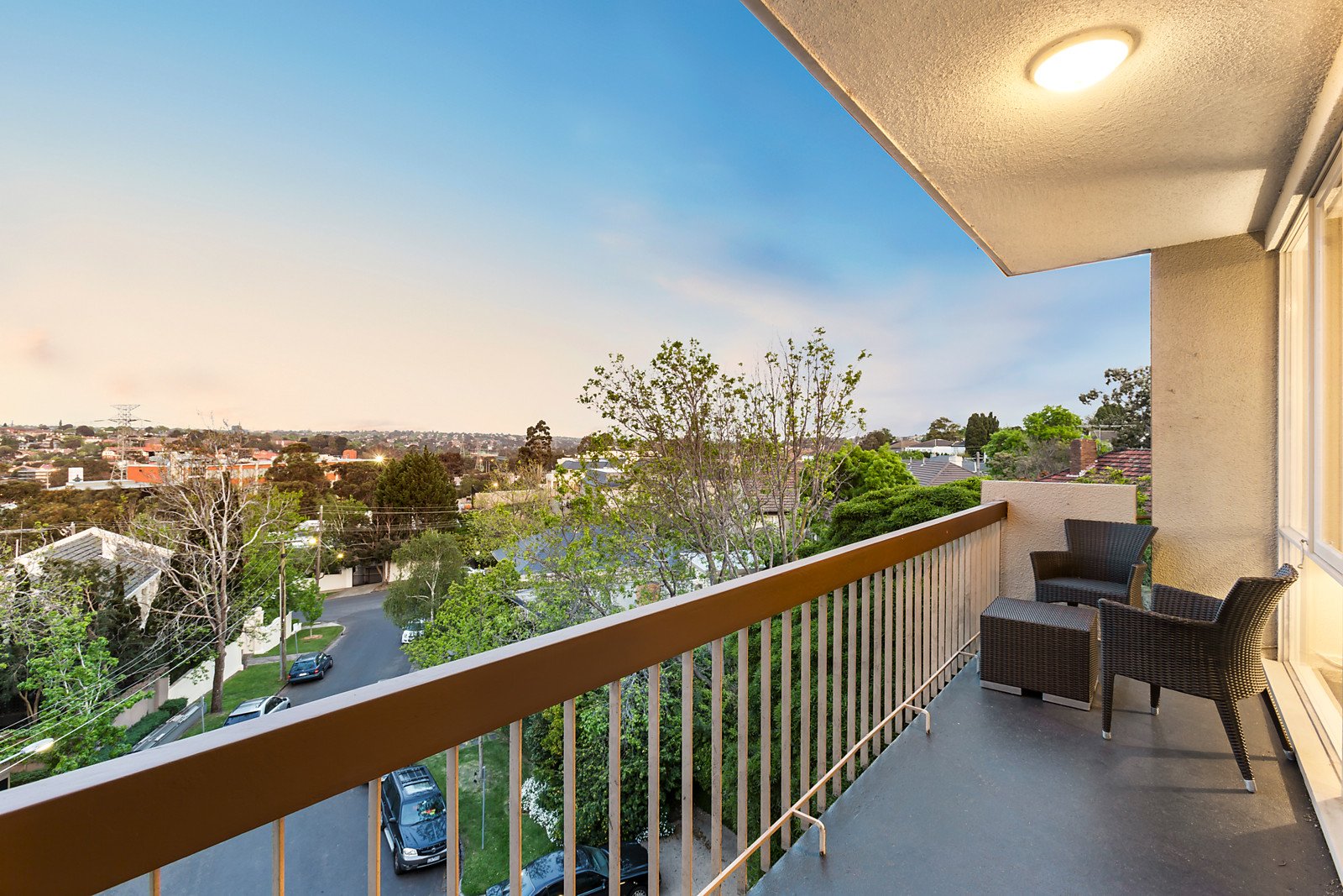 10/2 Theodore Court, Toorak image 2