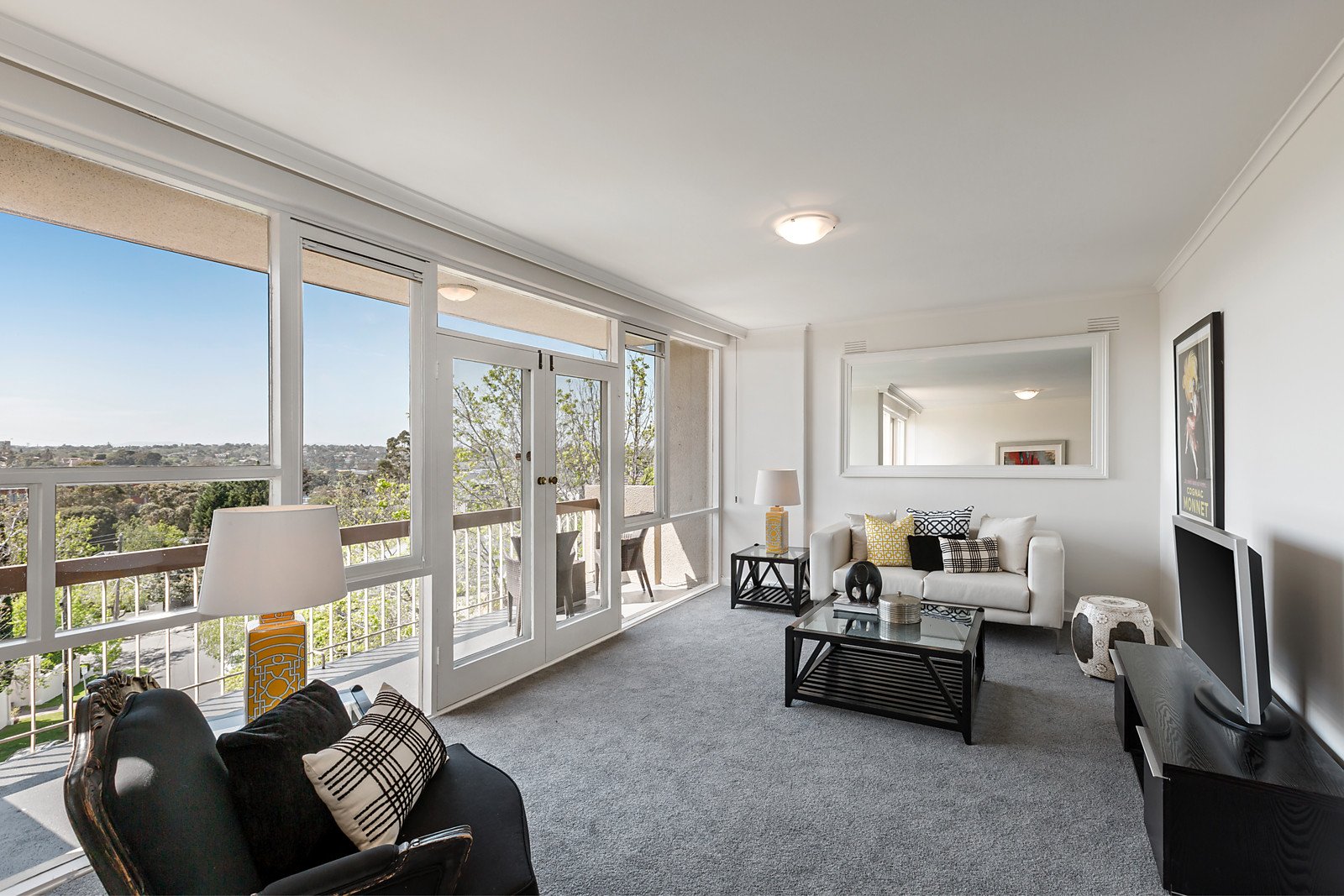 10/2 Theodore Court, Toorak image 3