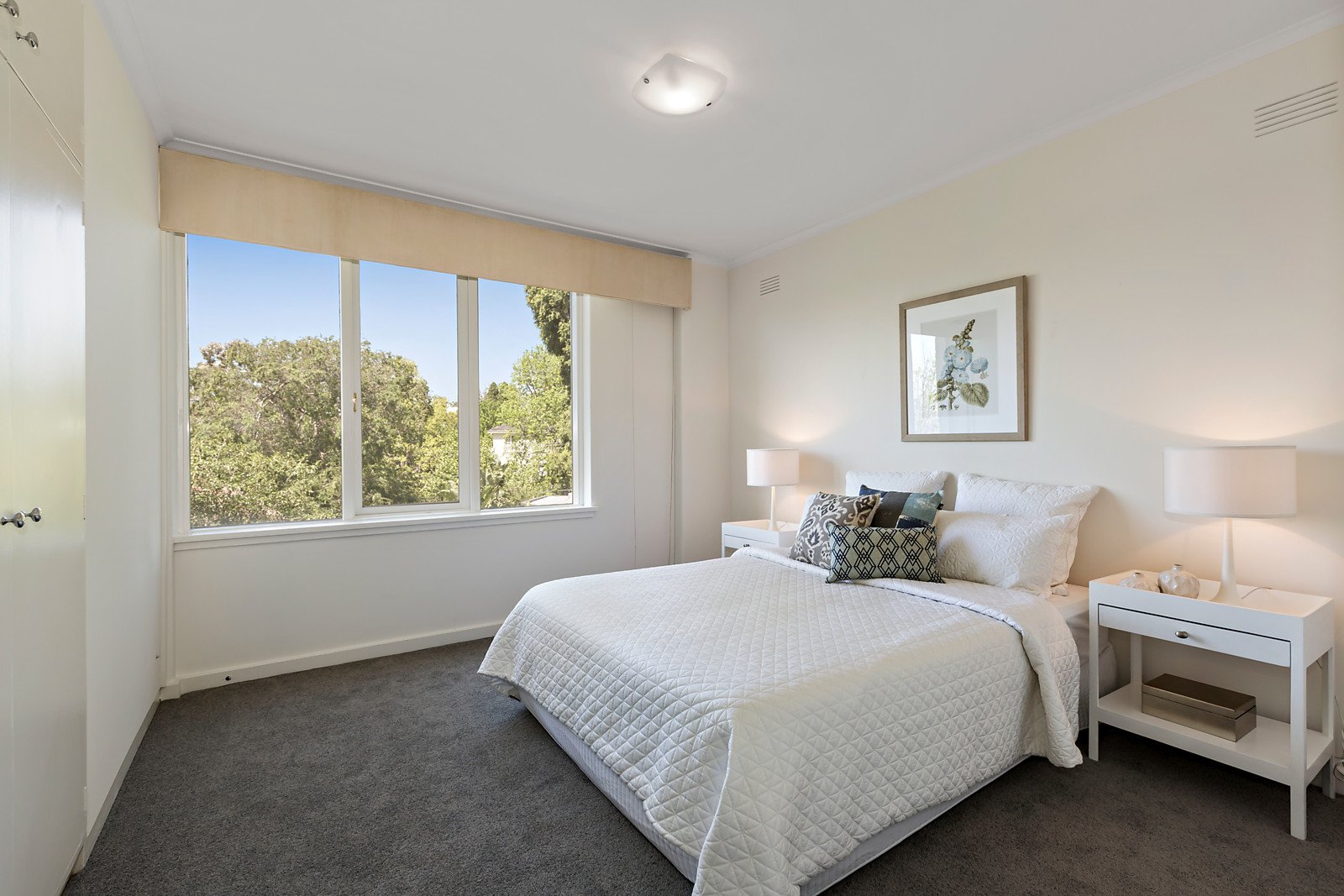 10/2 Theodore Court, Toorak image 5