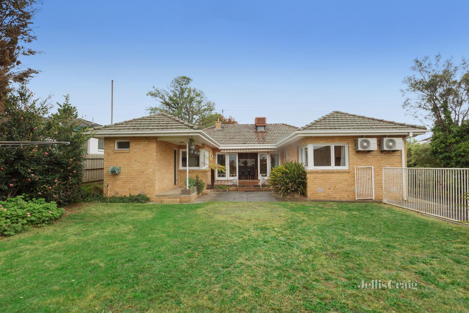 102 Warrigal Road, Surrey Hills image 12