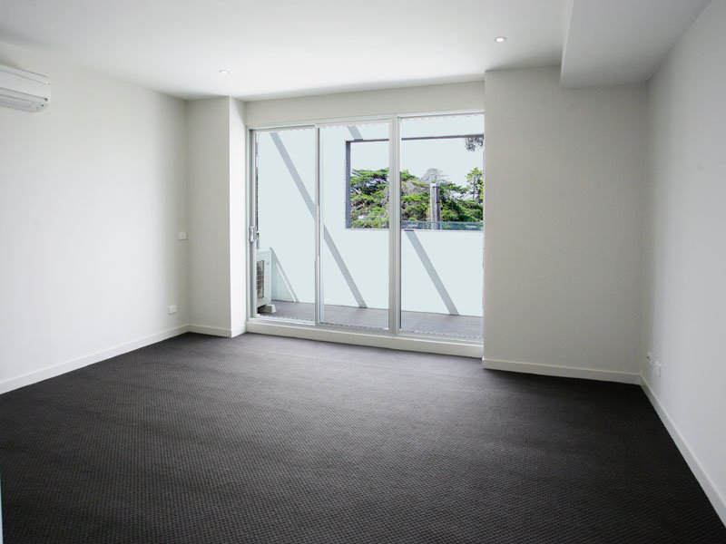 10/201 Ormond Road, Elwood image 2