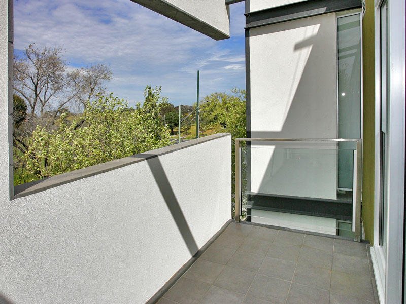 10/201 Ormond Road, Elwood image 3