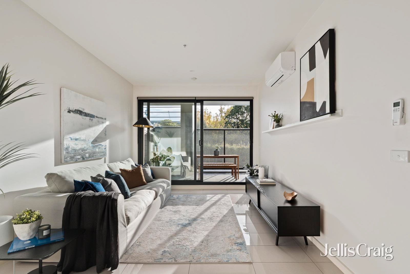 102/11-13 Bourke Road, Ringwood image 2