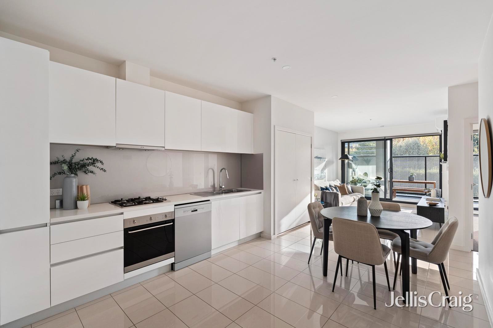 102/11-13 Bourke Road, Ringwood image 4
