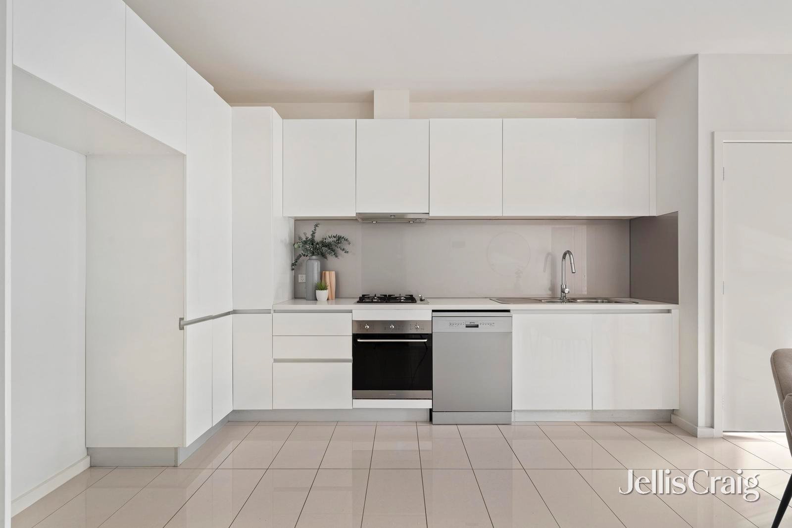 102/11-13 Bourke Street, Ringwood image 5