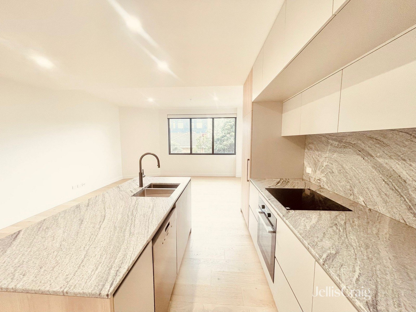 102/11A Keiller Street, Hampton image 5