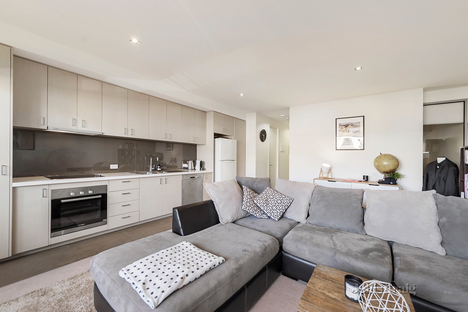 102/1387 Malvern Road, Malvern image 1