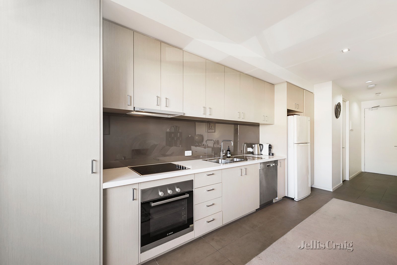102/1387 Malvern Road, Malvern image 2
