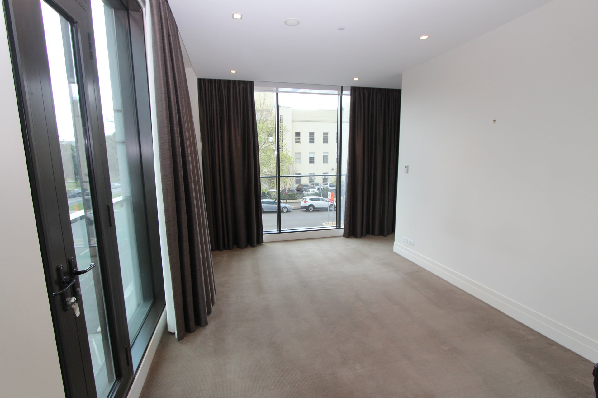Property Gallery Thumbnail 11
