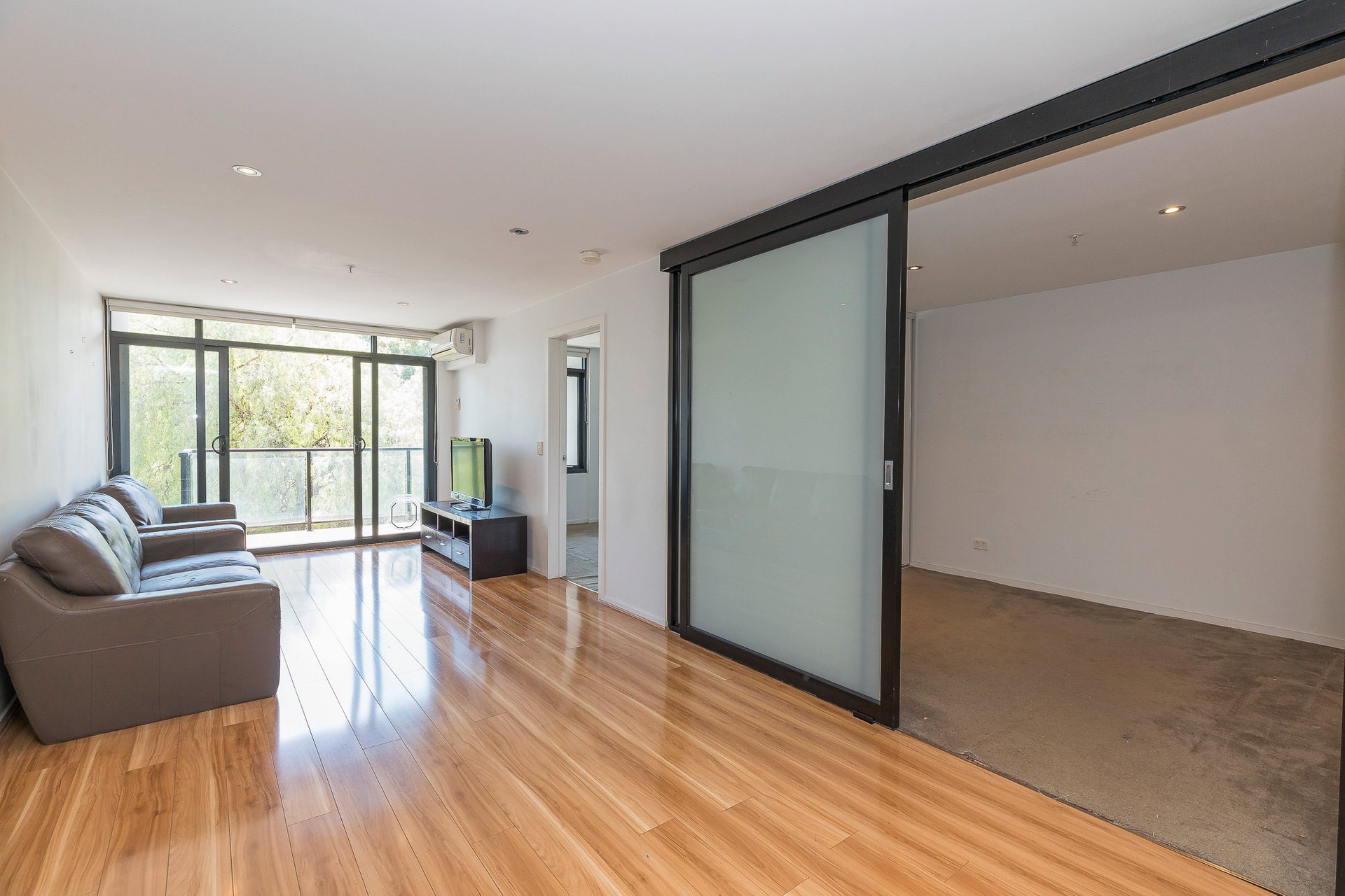 Property Gallery Thumbnail 3