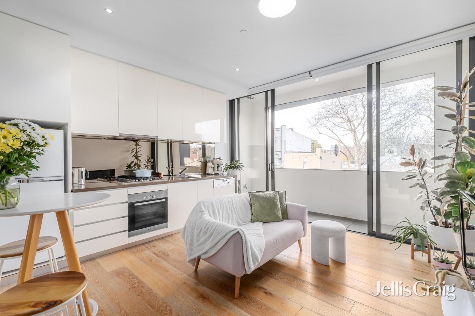 102/160 Union Road, Surrey Hills image 2