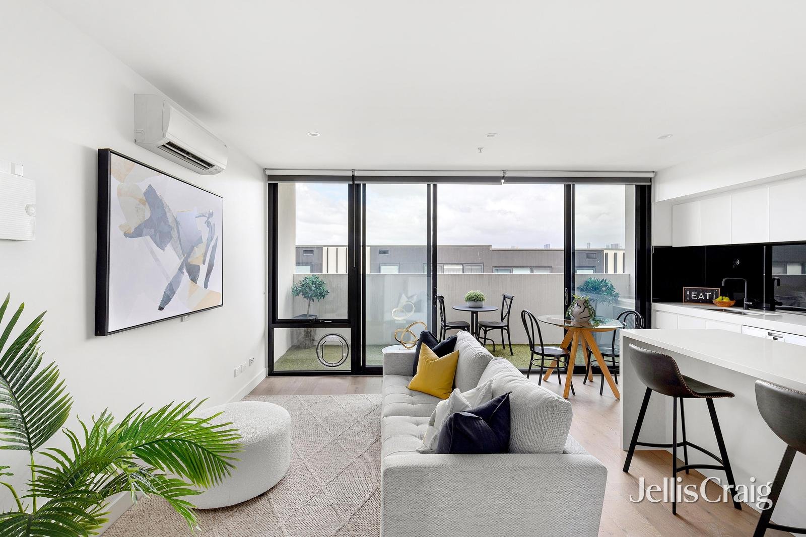 102/1a Campbell Grove, Northcote image 3