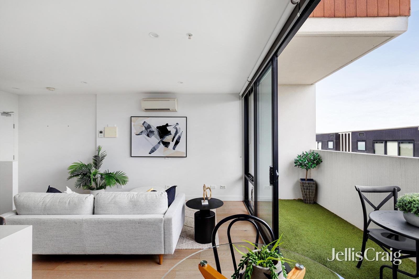 102/1a Campbell Grove, Northcote image 4