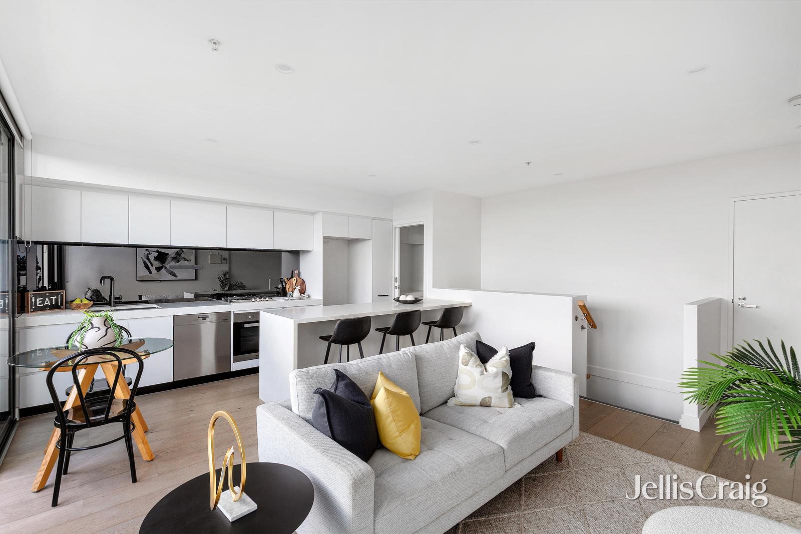 102/1a Campbell Grove, Northcote image 5