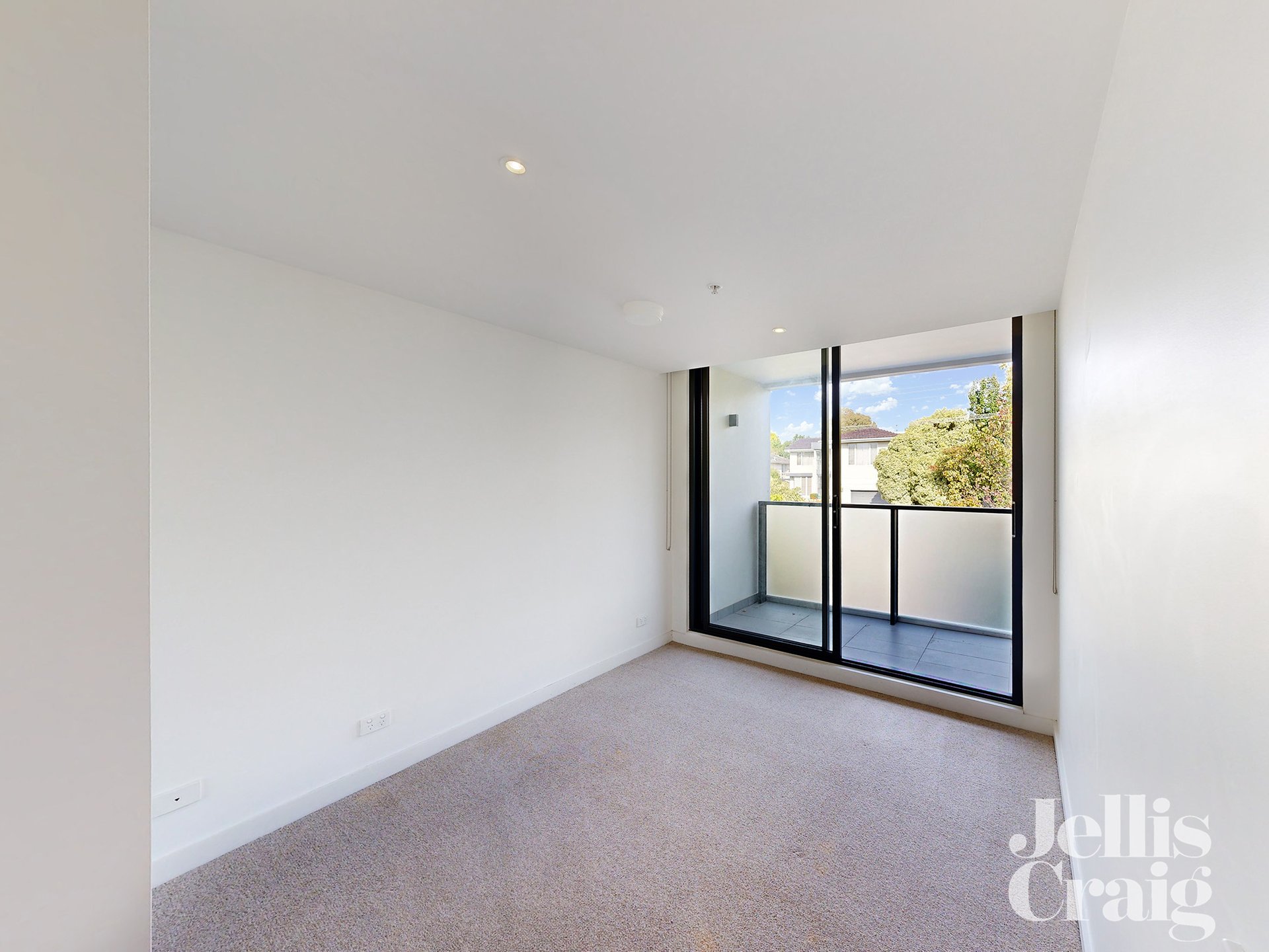 102/20 Weir Street, Balwyn image 3