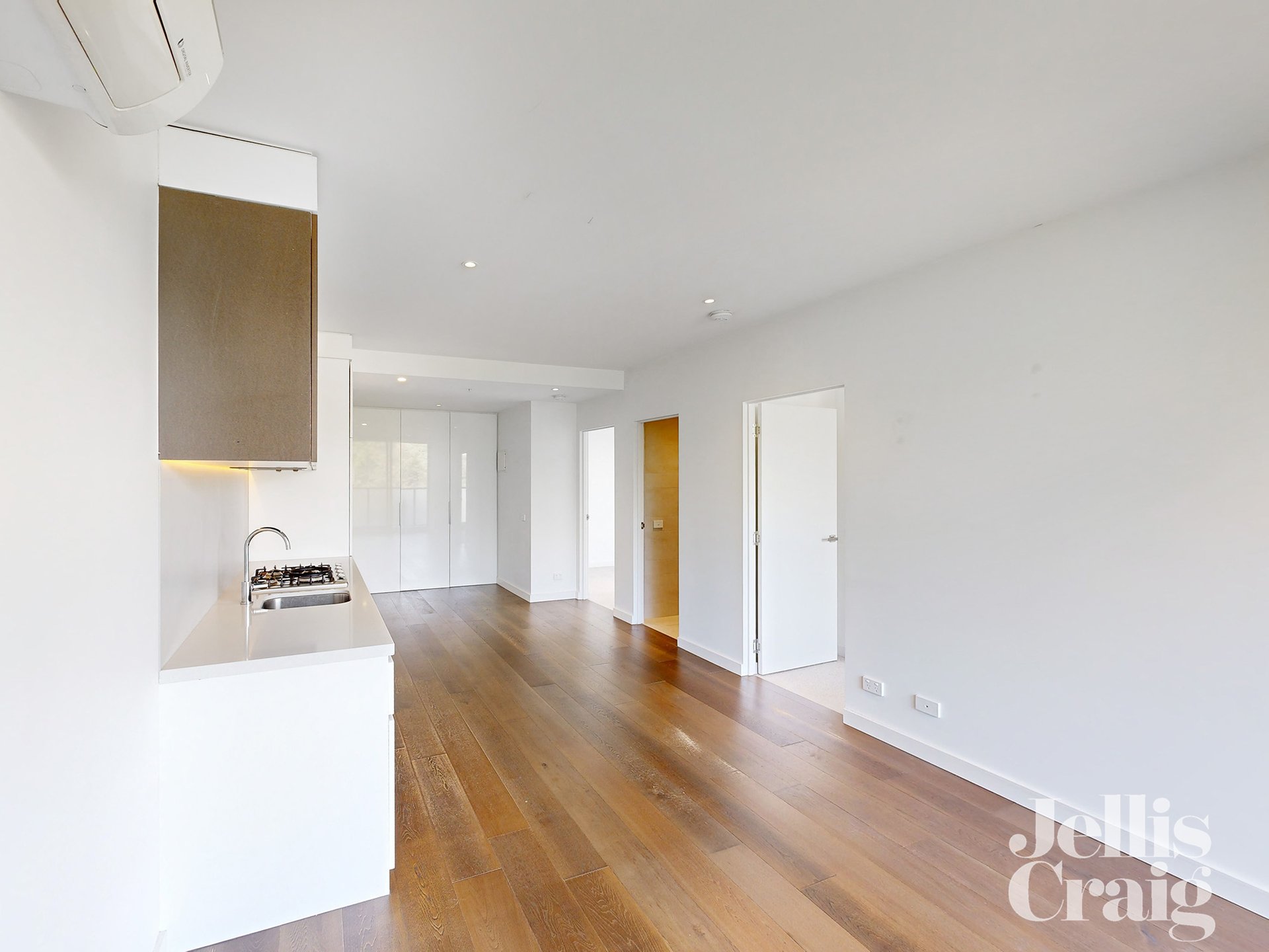 102/20 Weir Street, Balwyn image 4