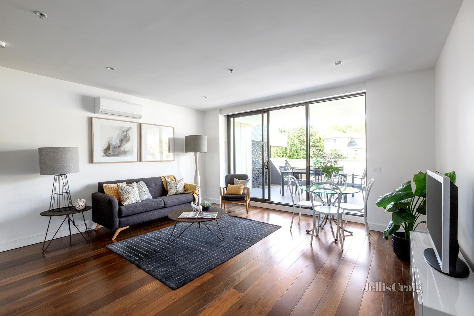 102/201 Whitehorse Road, Balwyn image 2