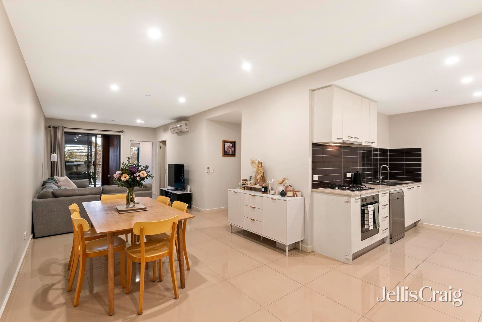 102/211 Mt Dandenong Road, Croydon image 2