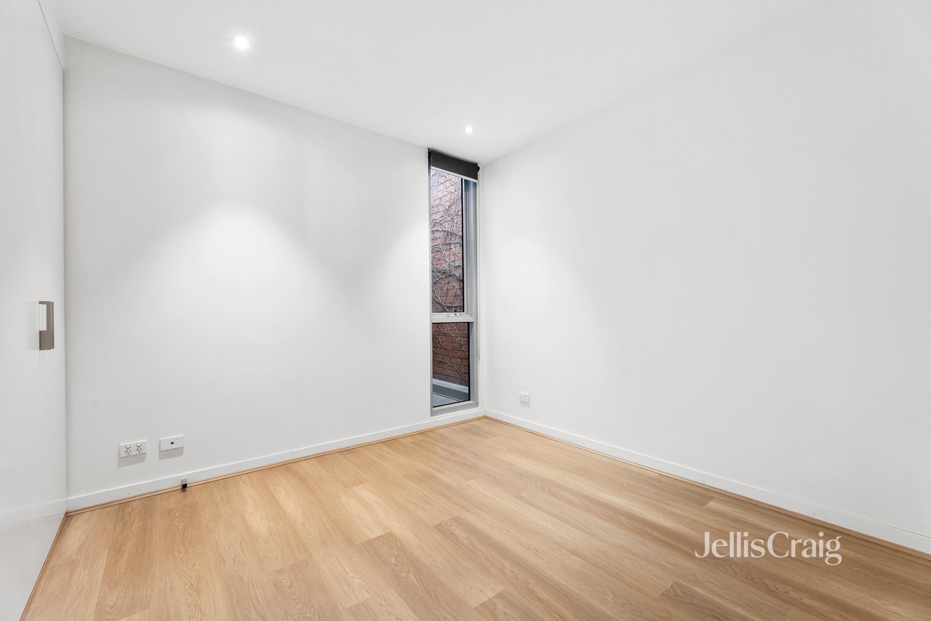 102/27 Macquarie Street, Prahran image 3
