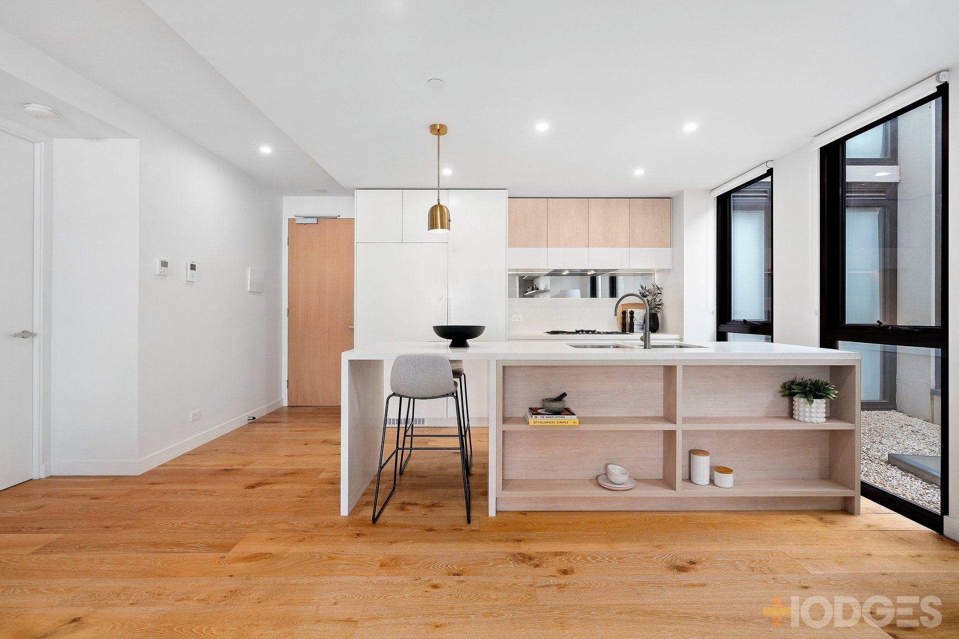 102 / 293-295 Hampton Street Hampton