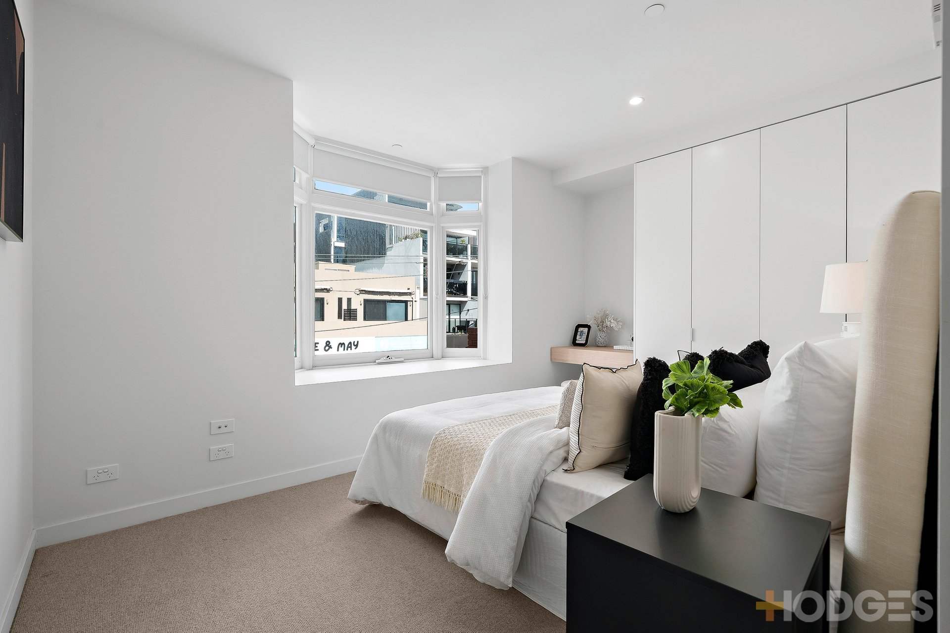 102 / 293-295 Hampton Street Hampton