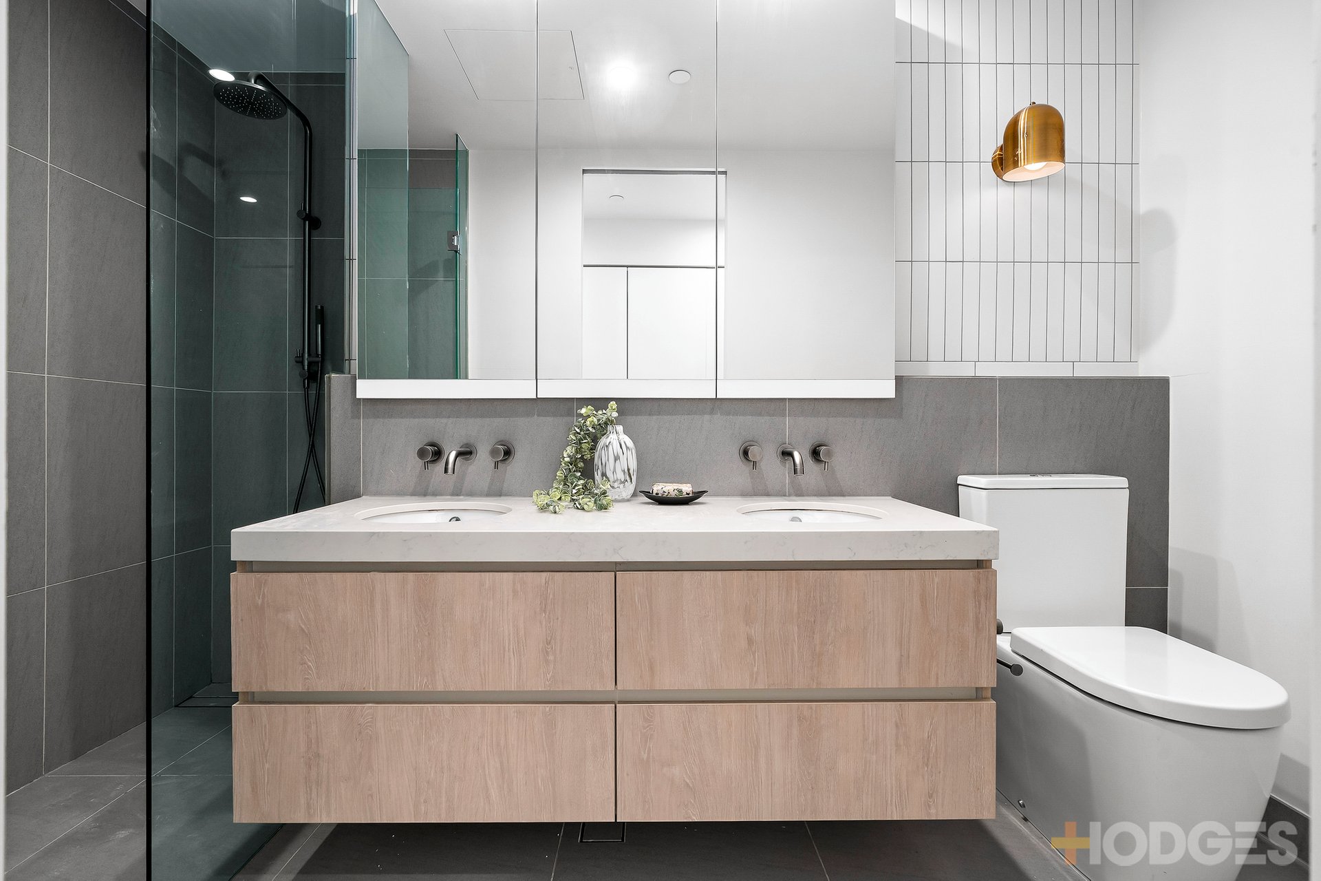 102 / 293-295 Hampton Street Hampton