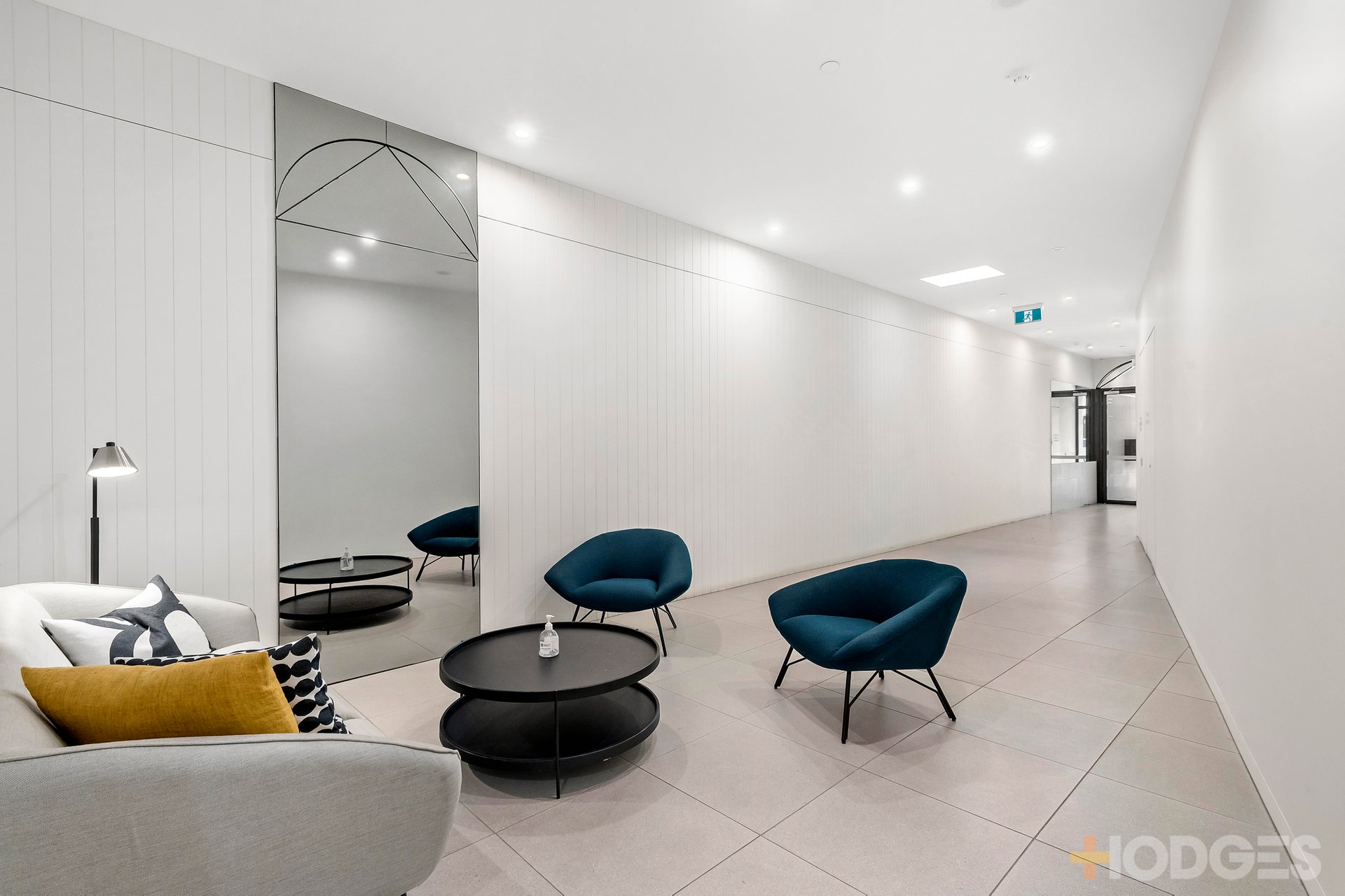 102 / 293-295 Hampton Street Hampton