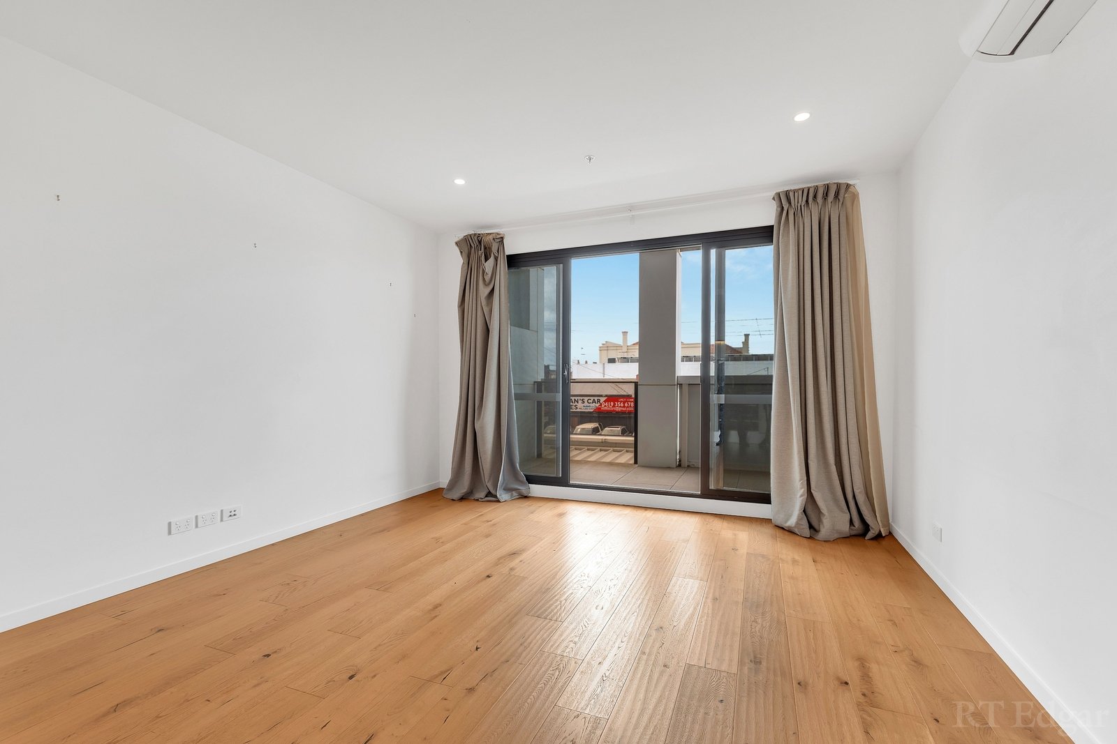 Property Gallery Thumbnail 4