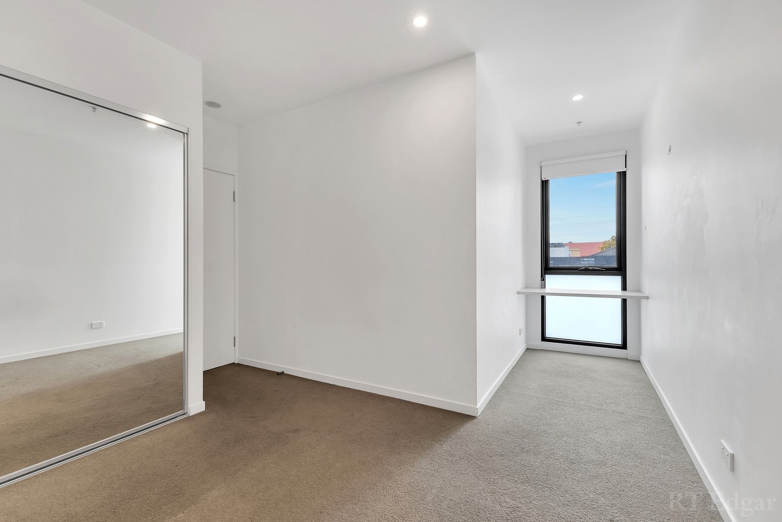 Property Gallery Thumbnail 6