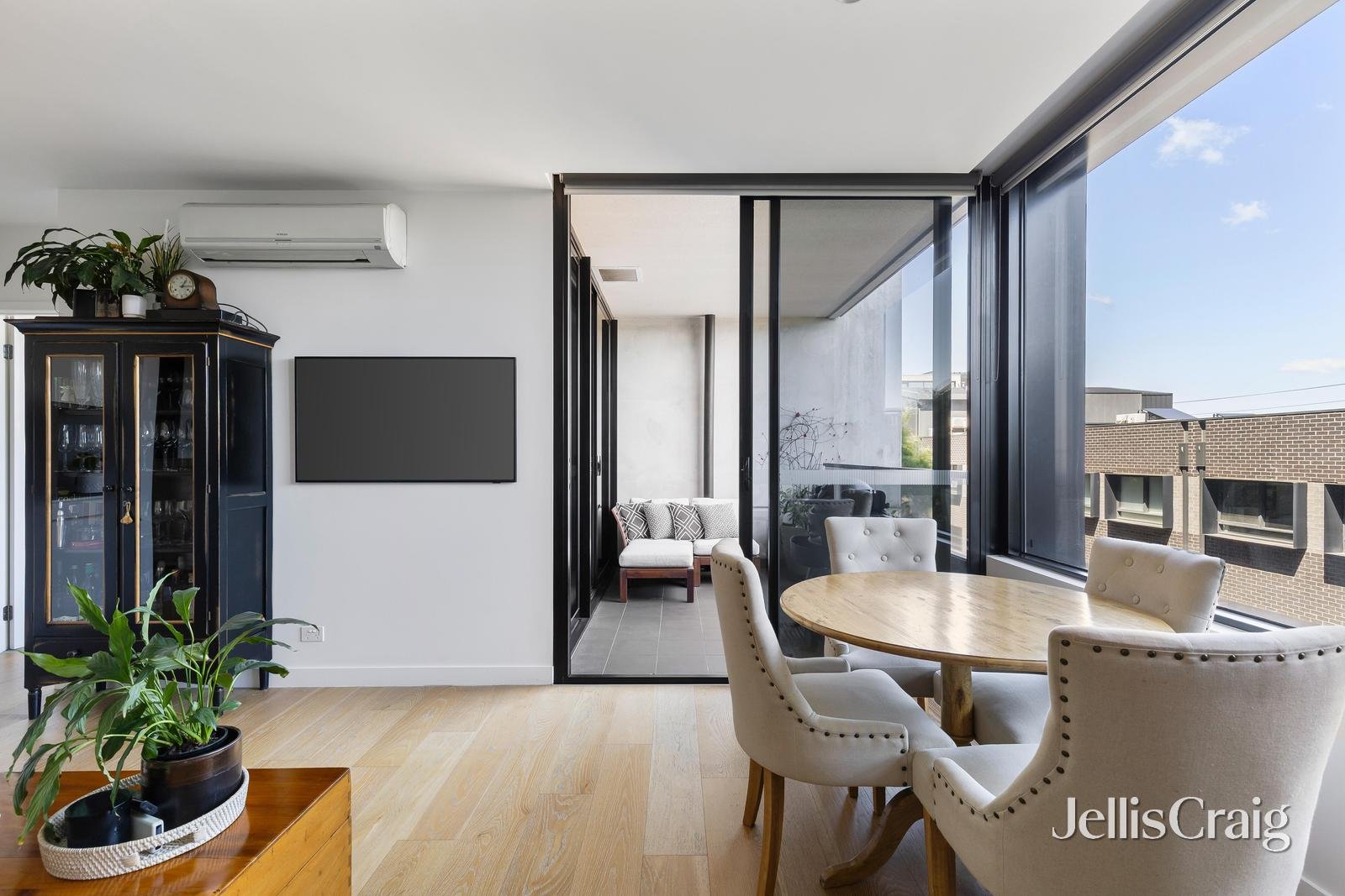 102/3 Kennedy Avenue, Richmond image 2