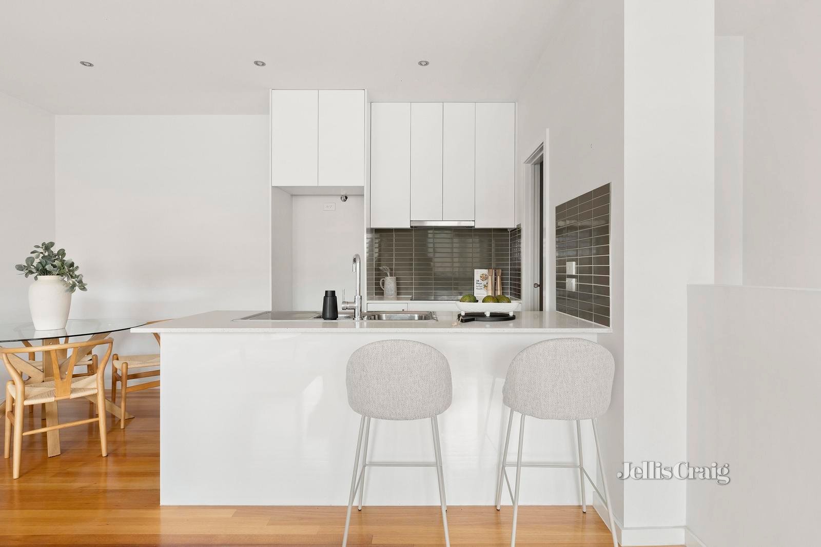 102/305 Buckley Street, Aberfeldie image 3
