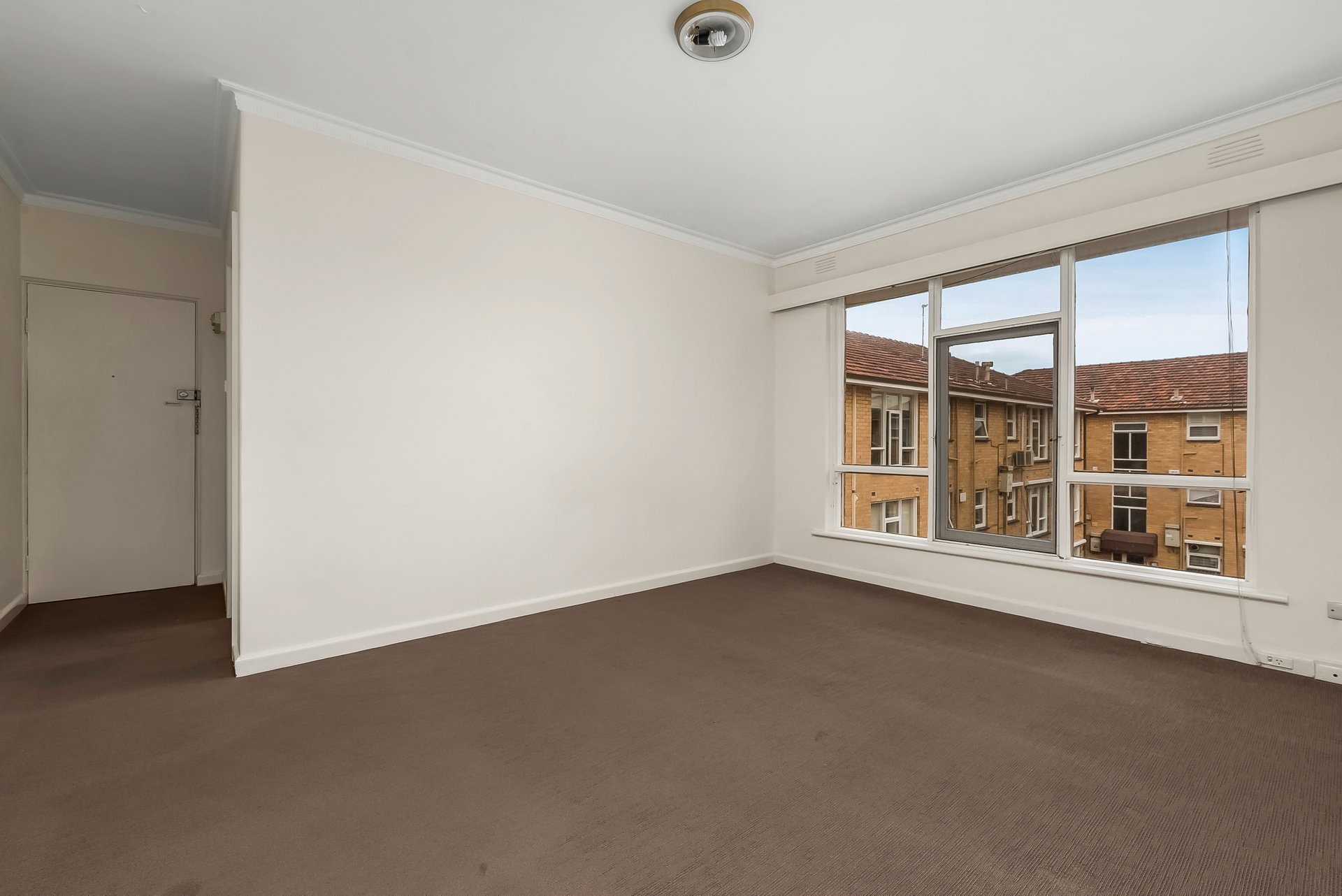 Property Gallery Thumbnail 3